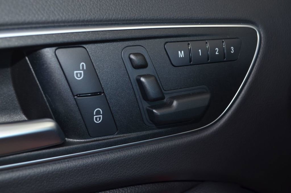 Used 2015 Mercedes-Benz GLA 250 image 12