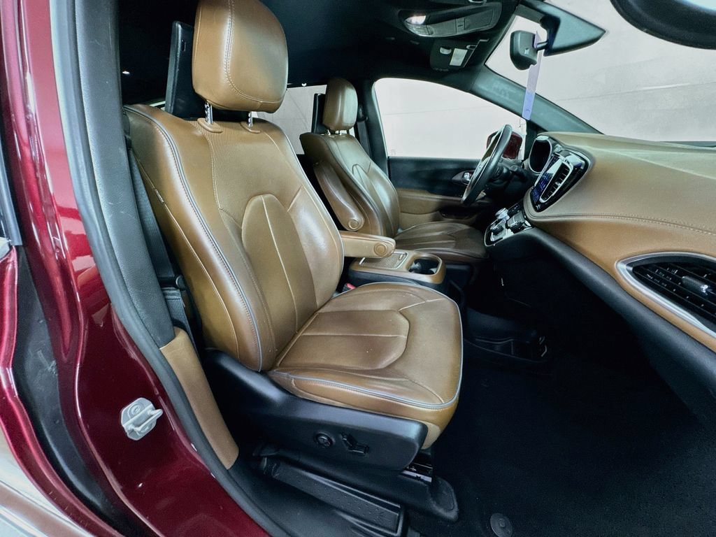 Used 2020 Chrysler Pacifica Limited FWD image 37