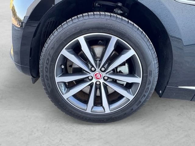 Used 2023 Jaguar F-PACE R-Dynamic S image 23