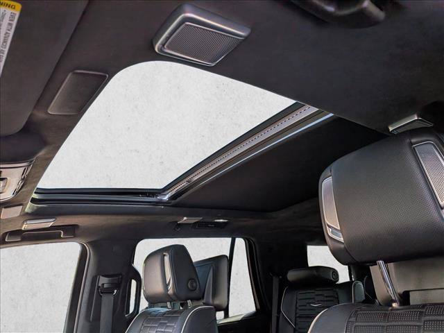 Used 2023 Cadillac Escalade Premium Luxury Platinum AWD/4WD image 16