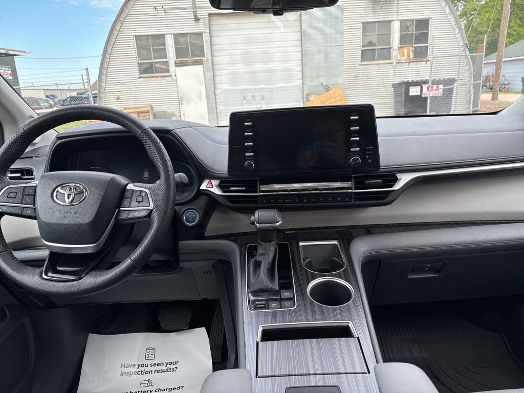 Used 2023 Toyota Sienna Limited AWD/4WD image 36