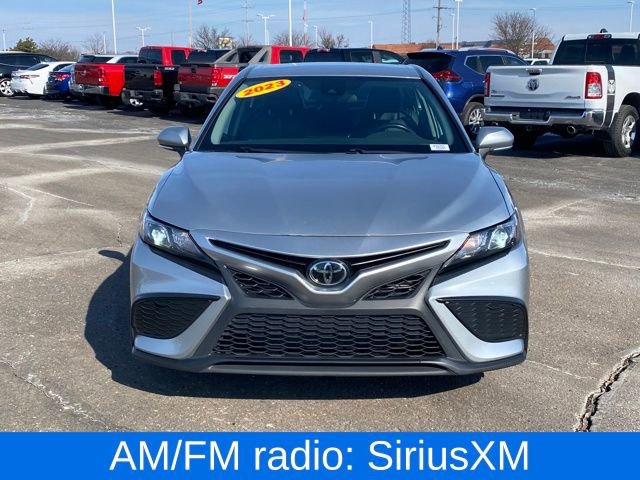 Used 2023 Toyota Camry SE image 2