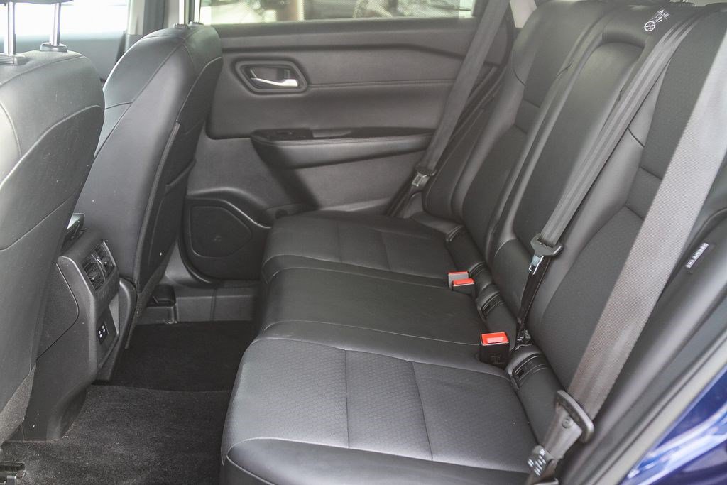 Certified 2024 Nissan Rogue SV w/ SV Premium Package FWD image 16