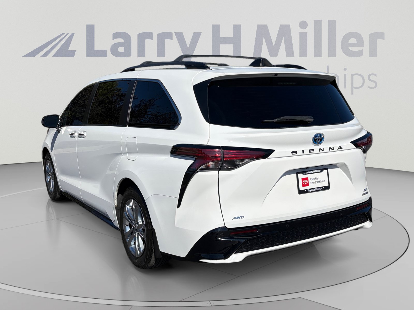 Used 2022 Toyota Sienna XSE w/ XSE Plus Package AWD/4WD image 3