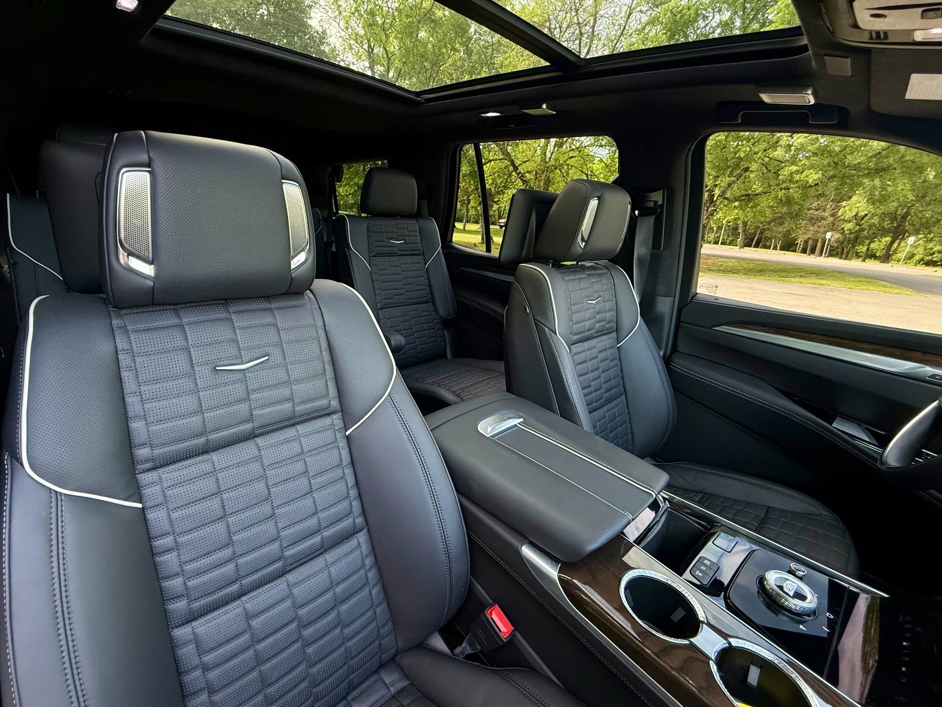 Used 2025 Cadillac Escalade Sport Platinum w/ LPO, ONYX Package image 48