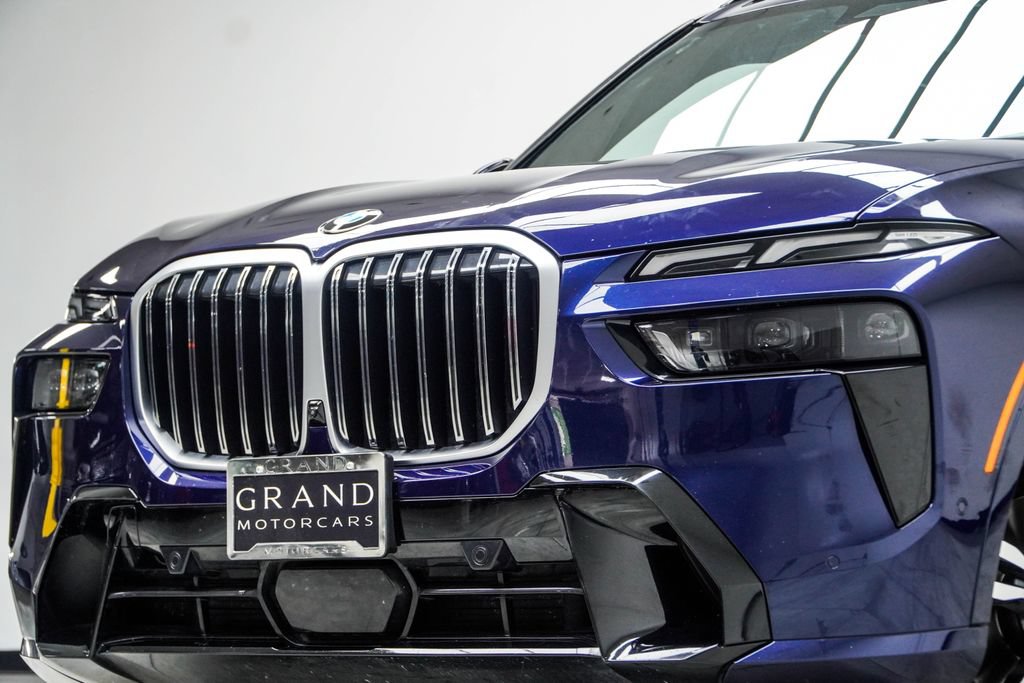 Used 2023 BMW X7 xDrive40i w/ M Sport Package AWD/4WD image 2