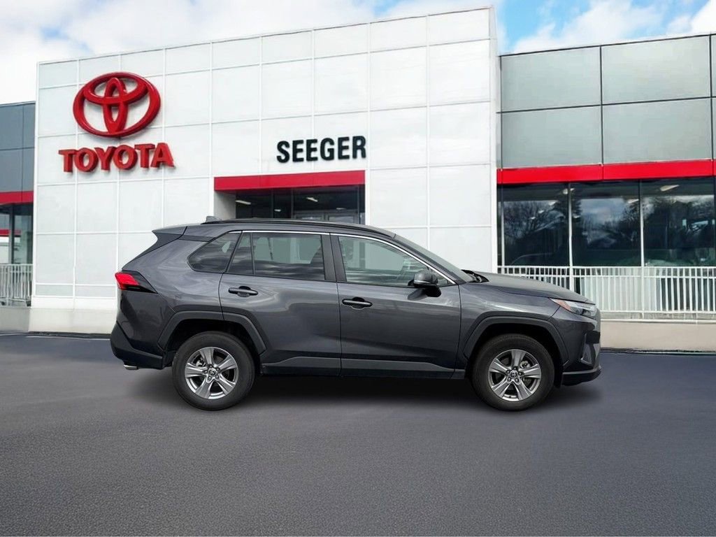 Used 2025 Toyota RAV4 XLE image 2