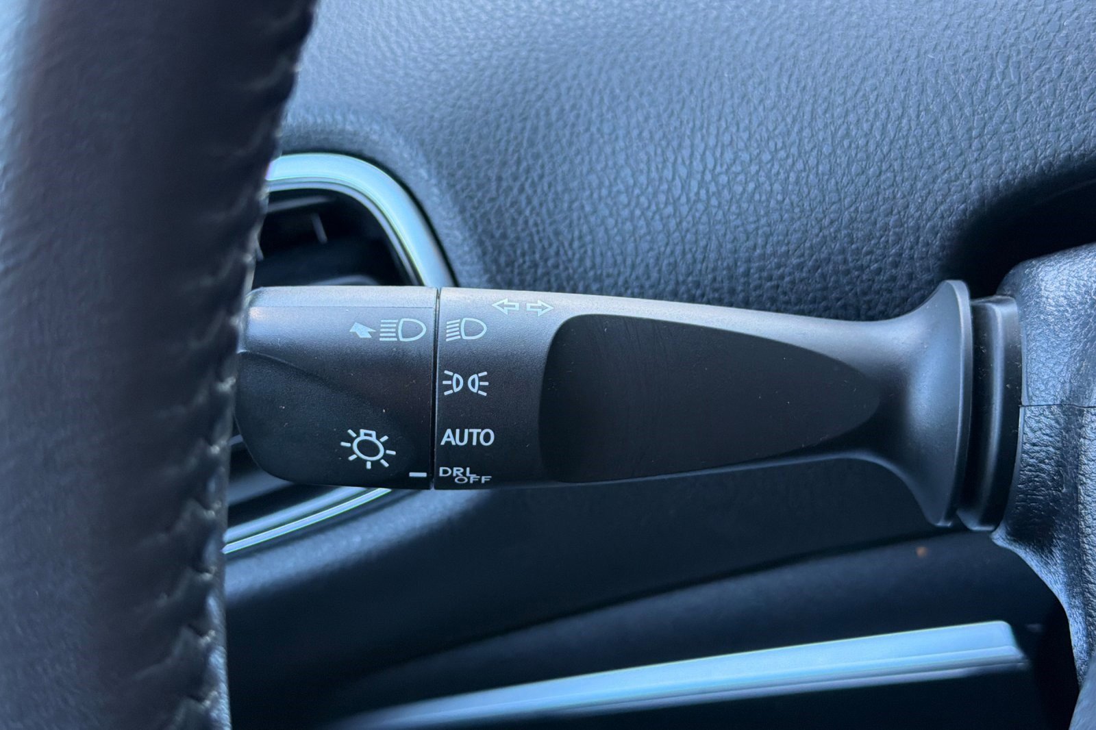 Used 2017 Toyota Prius Prime Premium image 34