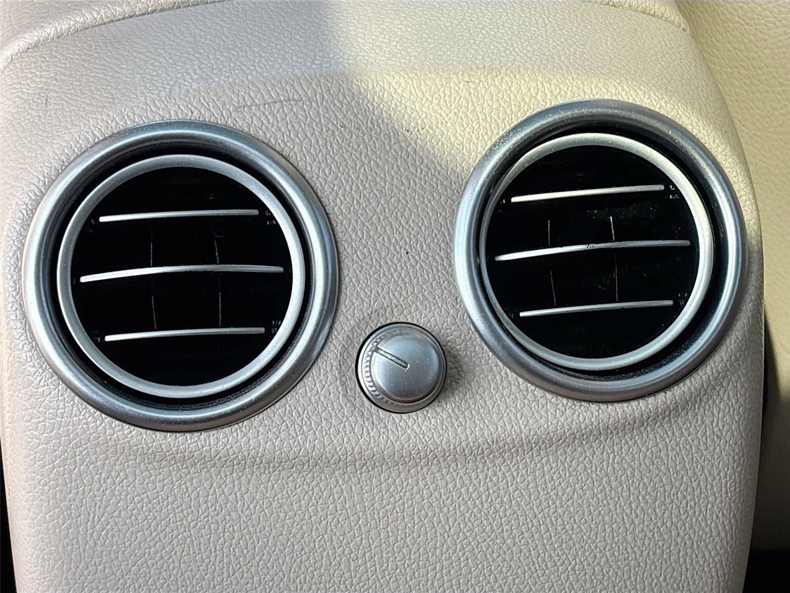 Used 2019 Mercedes-Benz GLC 300 4MATIC image 25