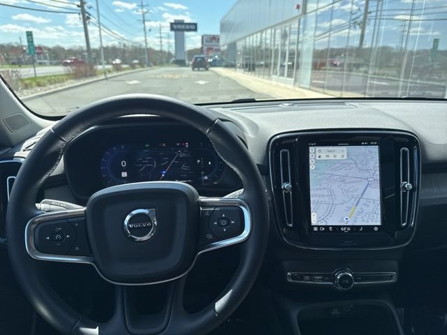 Certified 2025 Volvo XC40 B5 Plus AWD/4WD image 21