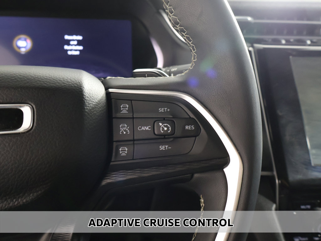 Used 2025 Jeep Grand Cherokee Altitude AWD/4WD image 3