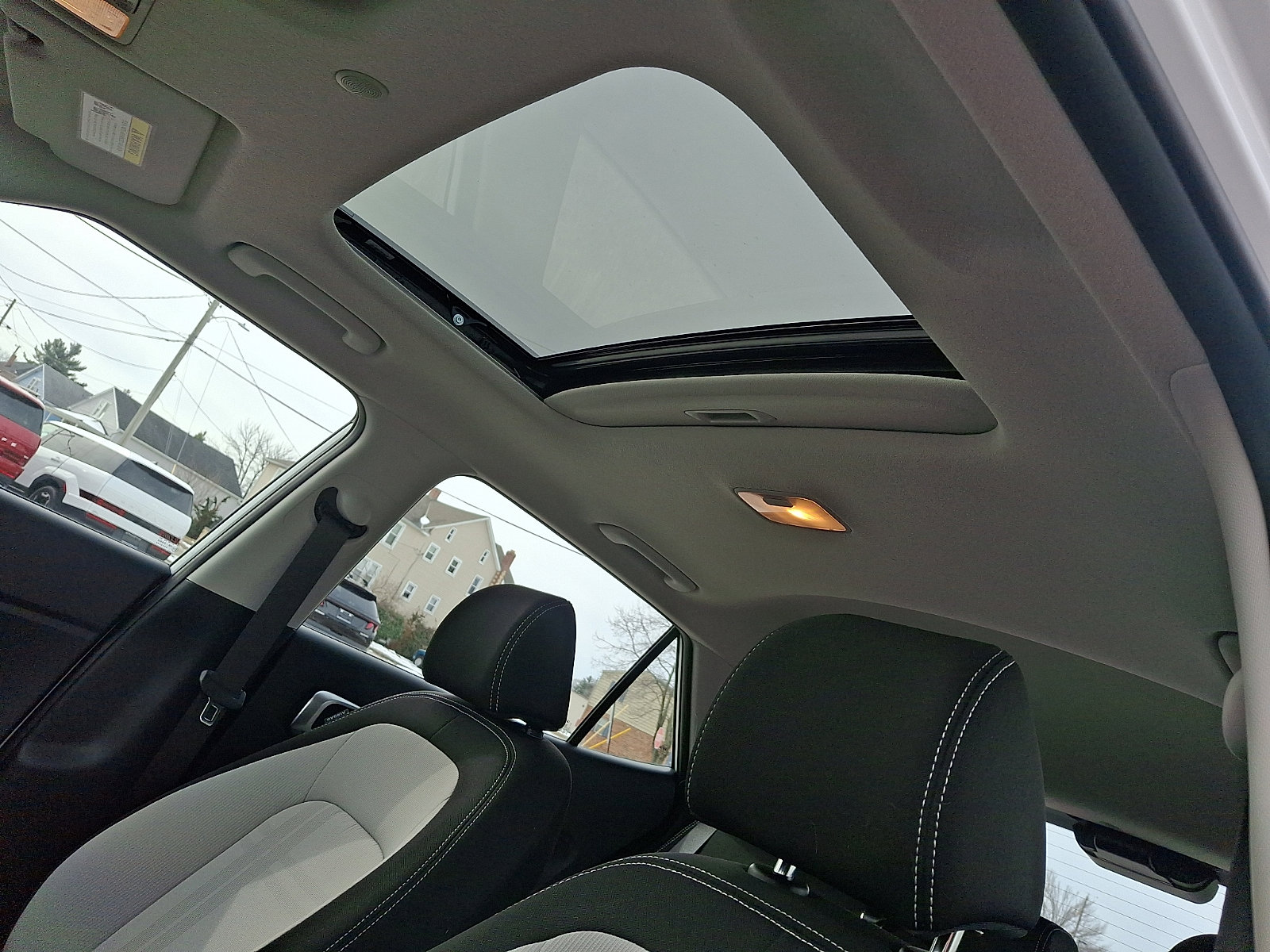 Certified 2025 Hyundai Venue SEL image 21