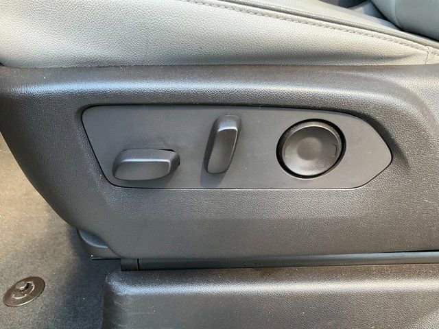 Used 2022 GMC Yukon SLT w/ SLT Premium Package image 6