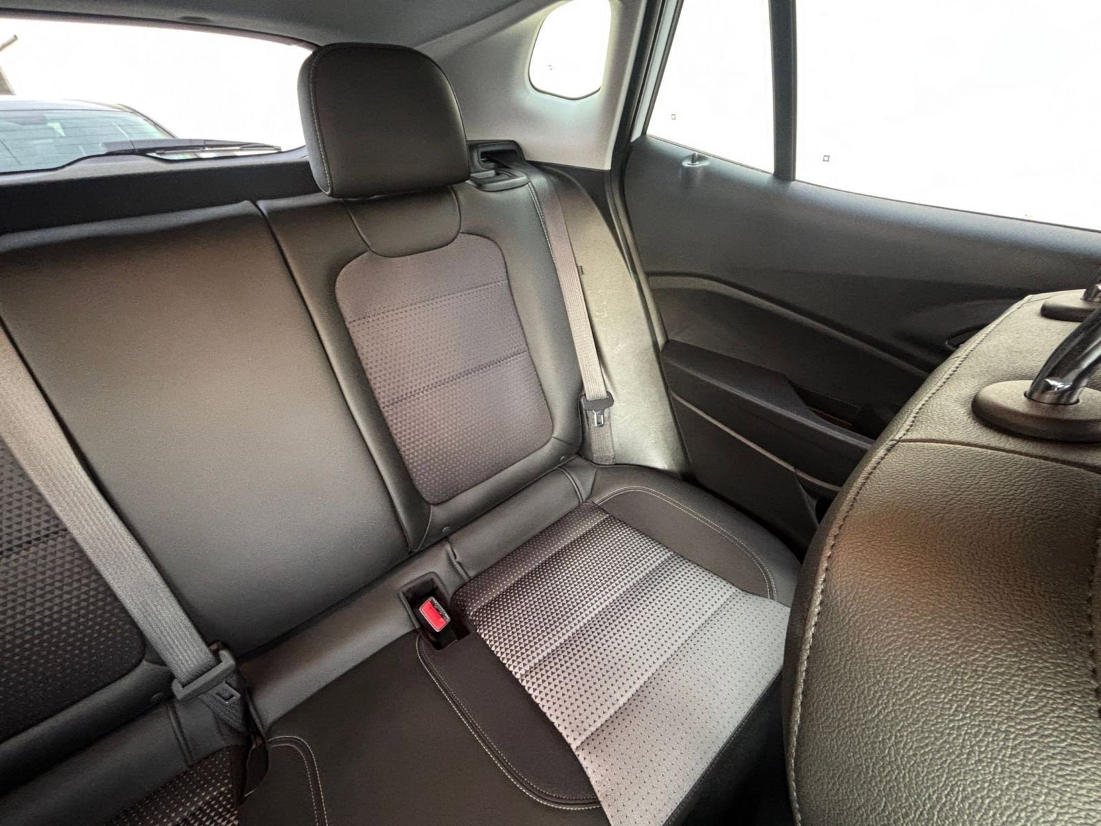 Used 2025 Chevrolet Trax LT image 42