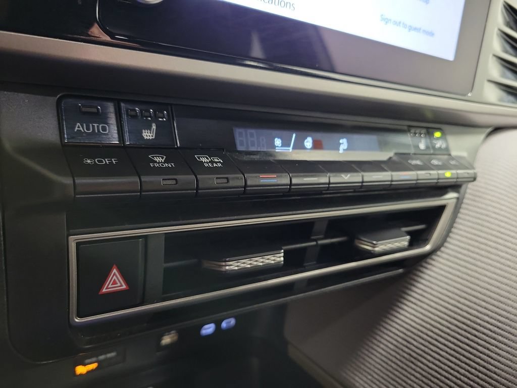 Used 2025 Toyota Camry SE w/ Convenience Package FWD image 19