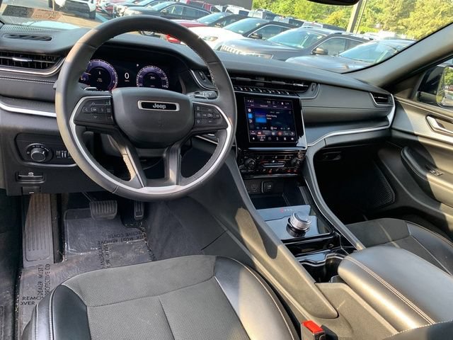 Used 2023 Jeep Grand Cherokee Altitude AWD/4WD image 16