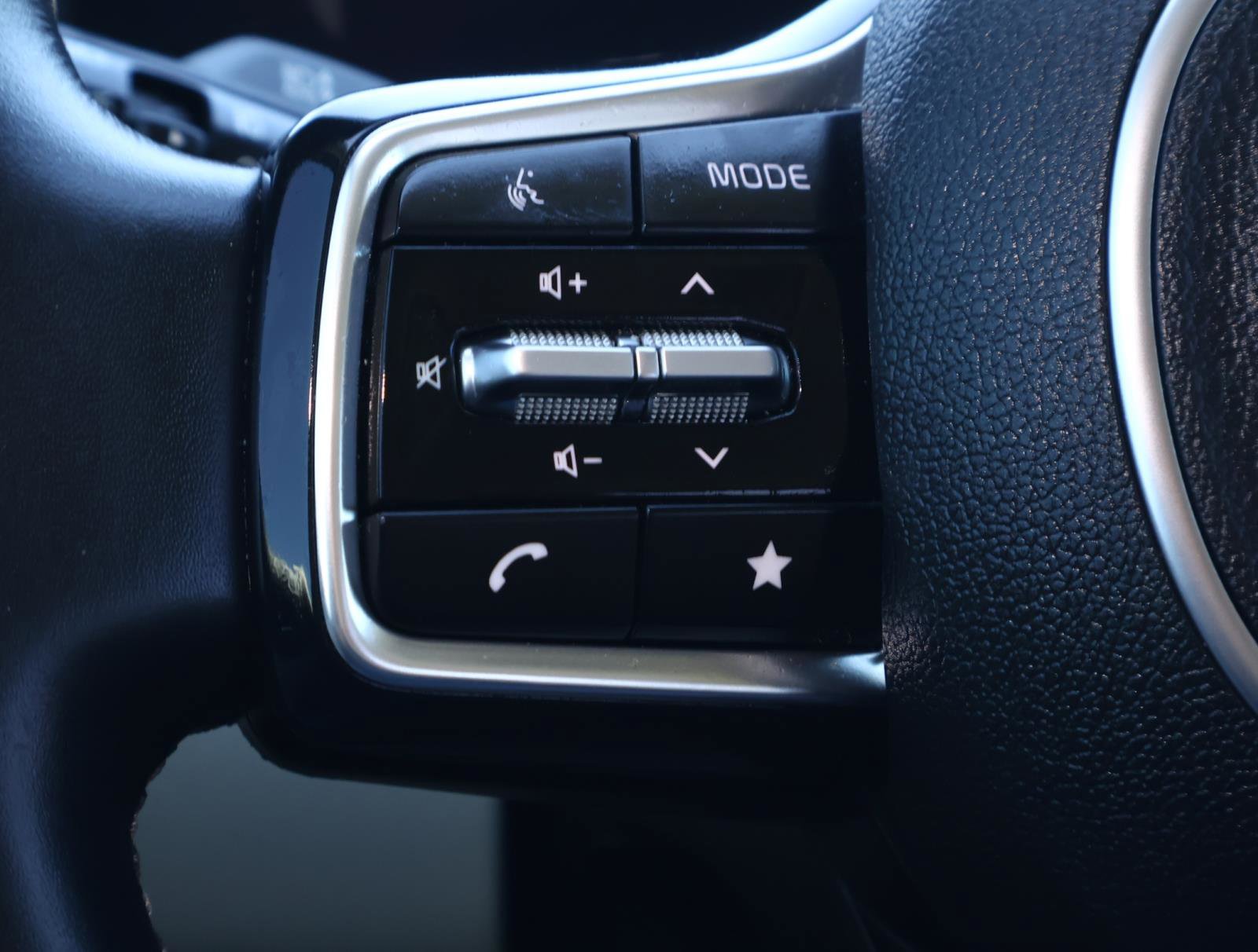 Used 2025 Kia Sorento SX image 26