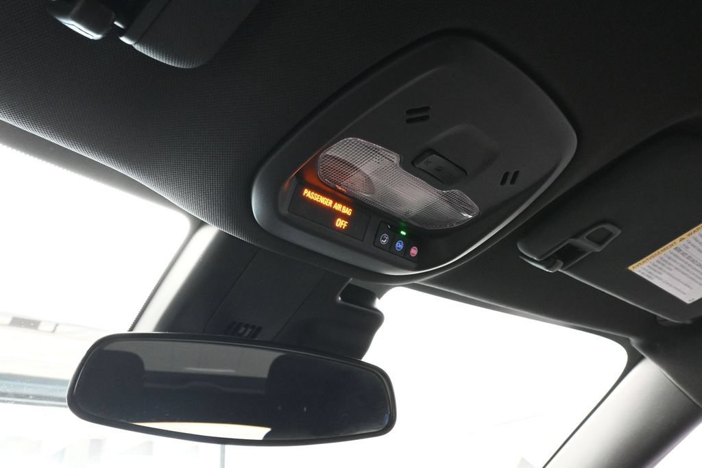 Used 2025 Chevrolet Trax RS FWD image 21