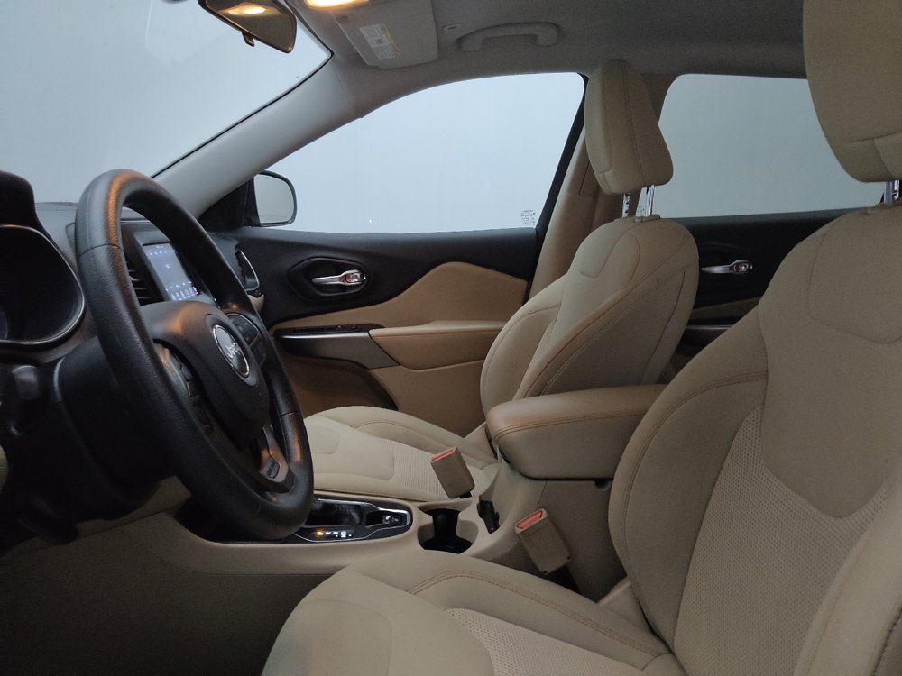 Used 2019 Jeep Cherokee Latitude w/ Popular Appearance Group FWD image 17