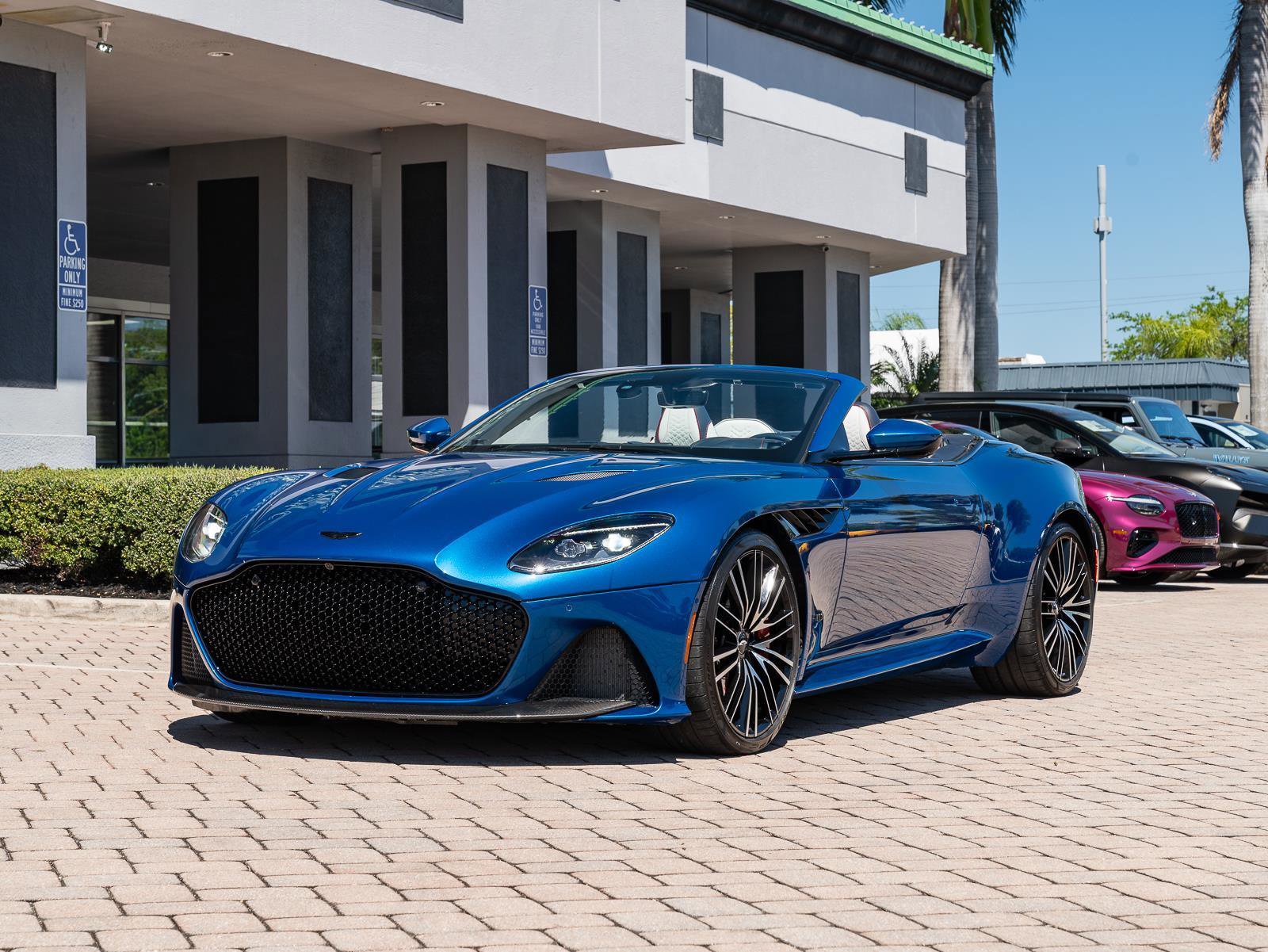 Used 2022 Aston Martin DBS Superleggera Volante image 21