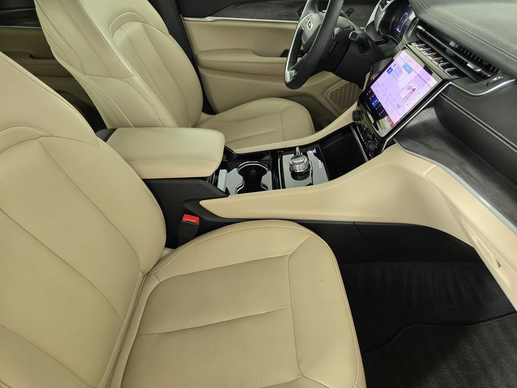 Used 2023 Jeep Grand Cherokee Limited AWD/4WD image 15