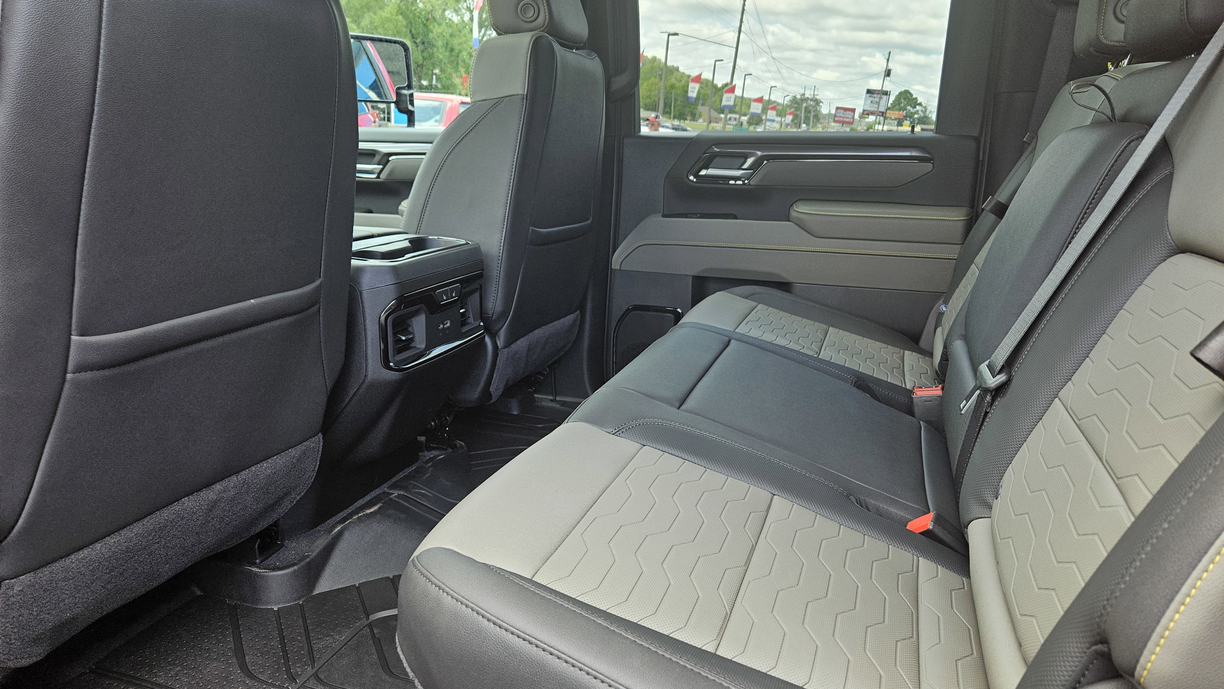 New 2025 Chevrolet Silverado 2500 ZR2 w/ Technology Package image 14