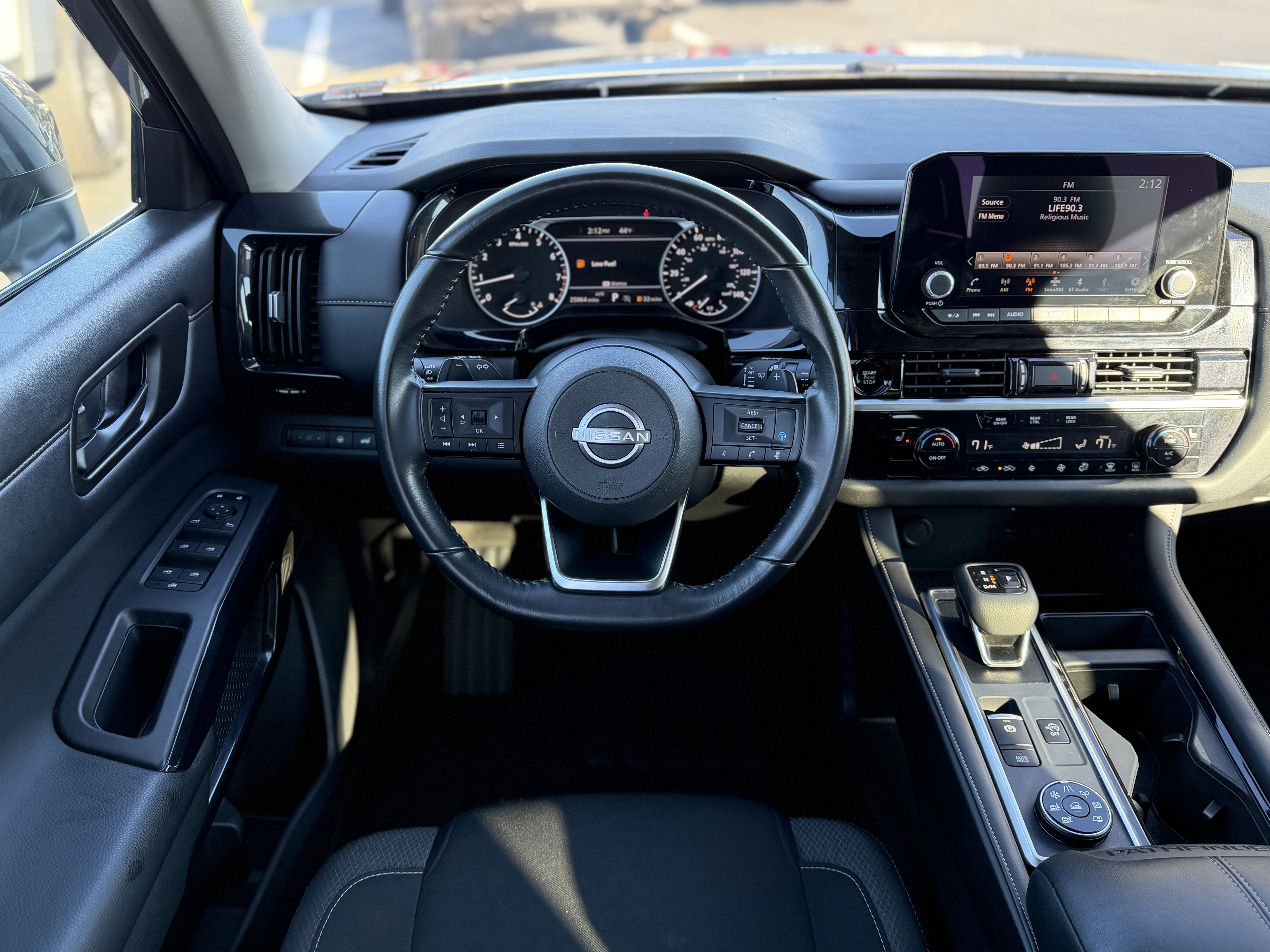 Used 2025 Nissan Pathfinder SV image 12