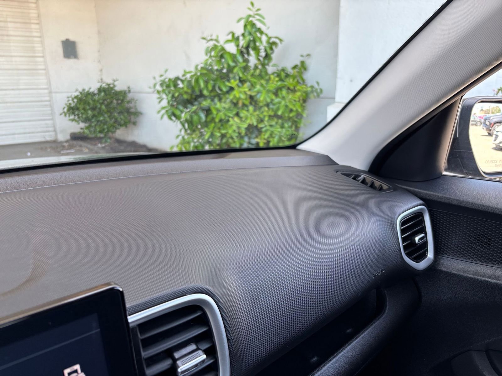 Used 2025 Hyundai Venue SEL image 36