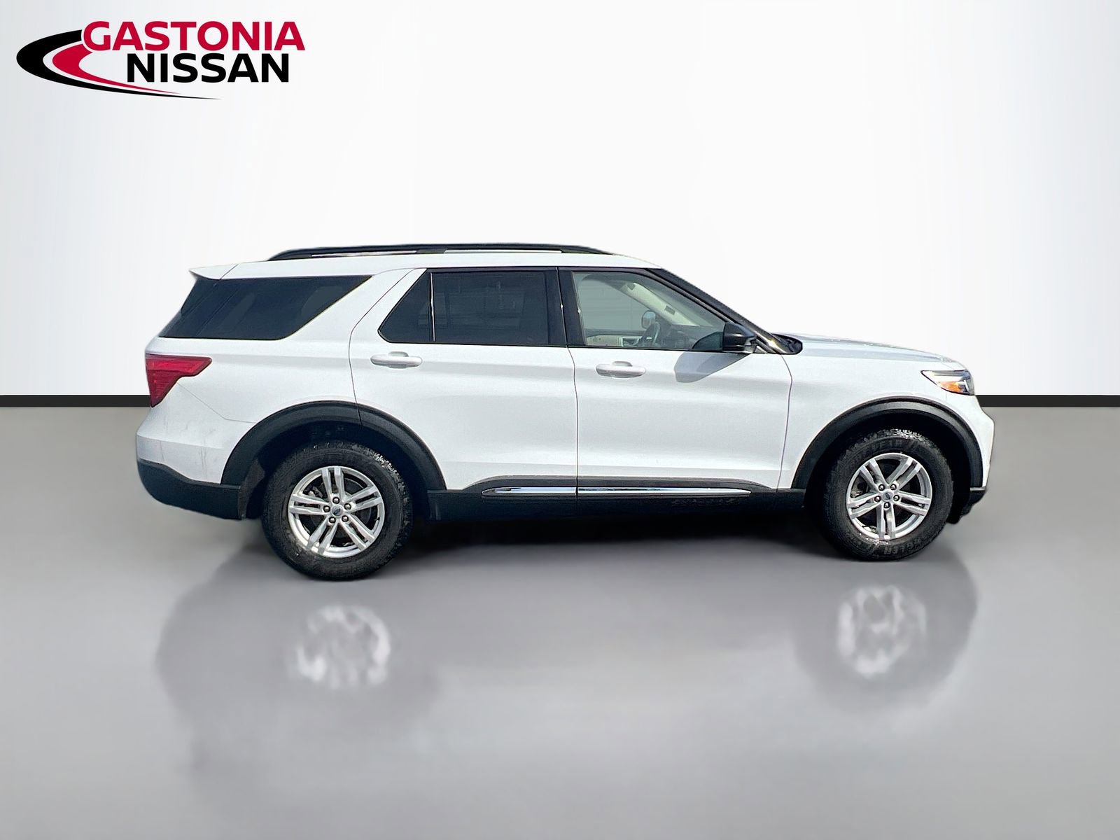 Used 2022 Ford Explorer XLT w/ Equipment Group 202A image 10