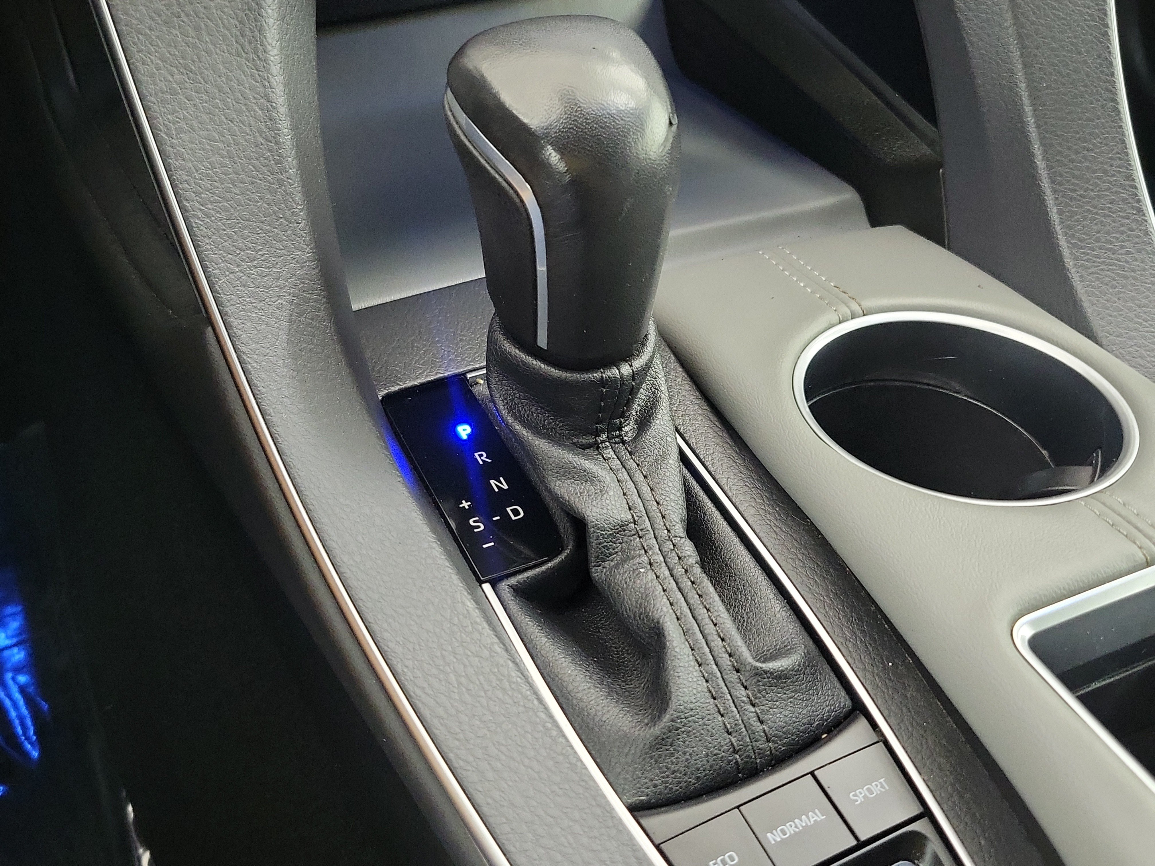 Certified 2022 Toyota Avalon XLE w/ Moonroof Package FWD image 29