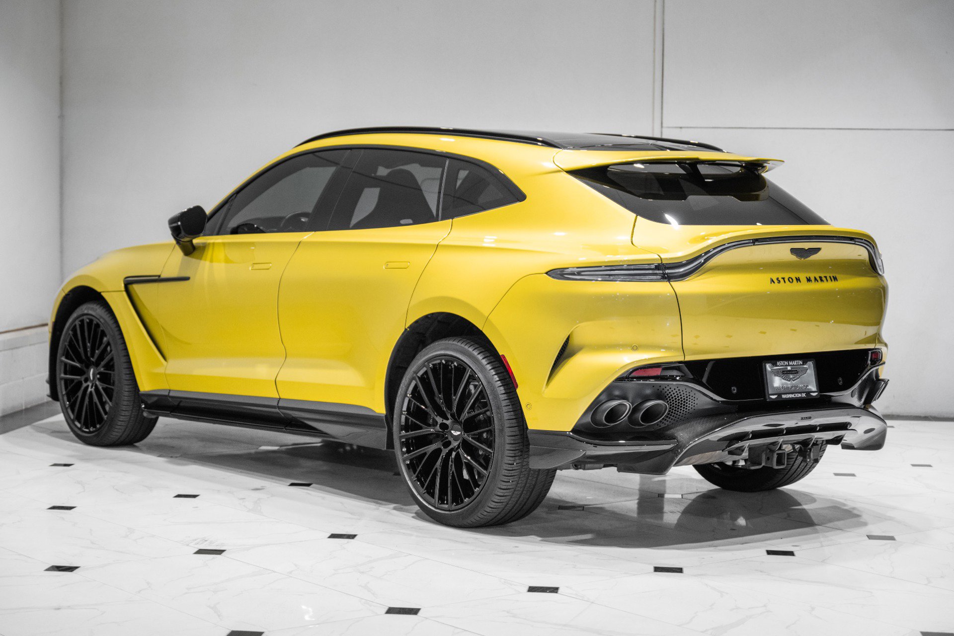 Used 2025 Aston Martin DBX 707 image 2