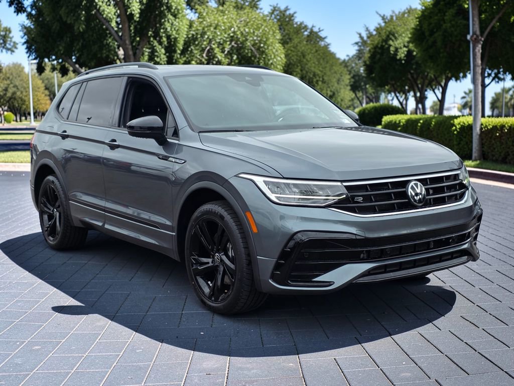 Used 2023 Volkswagen Tiguan SE R-Line image 4