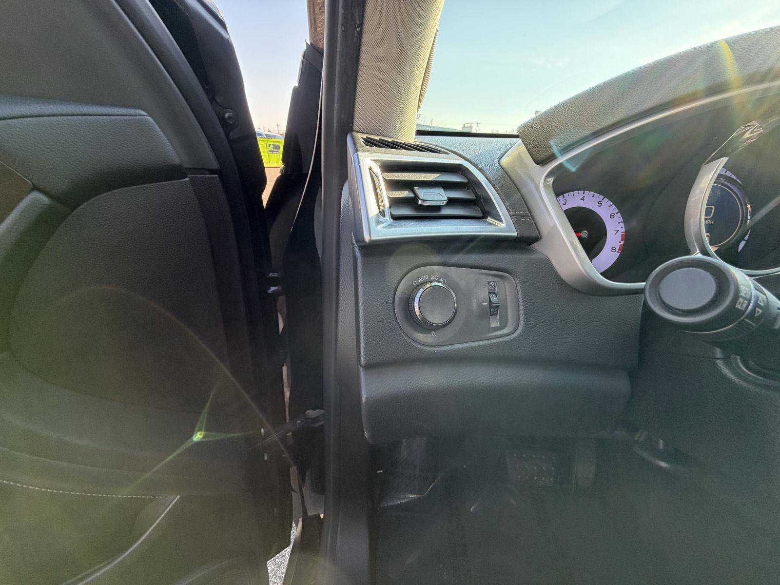 Used 2012 Cadillac SRX Luxury image 12