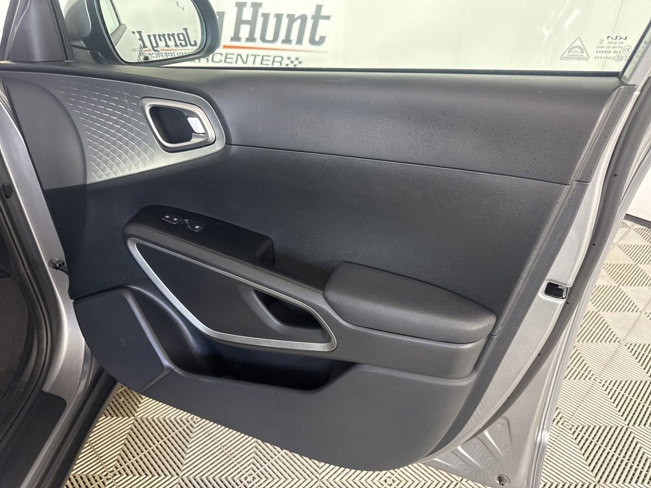 Used 2025 Kia Soul LX FWD image 26