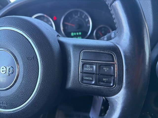 Used 2014 Jeep Wrangler Unlimited Sahara w/ Max Tow Package AWD/4WD image 29