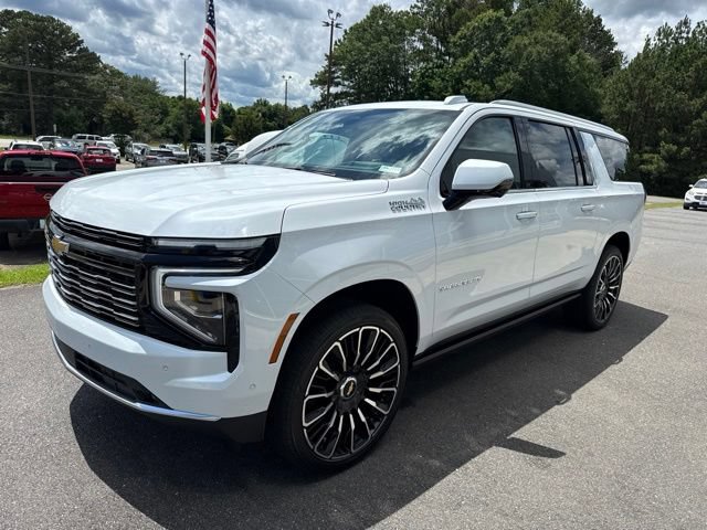 New 2026 Chevrolet Suburban High Country AWD/4WD image 3