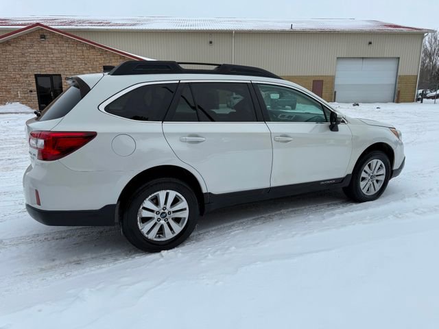 Used 2017 Subaru Outback 2.5i Premium image 4