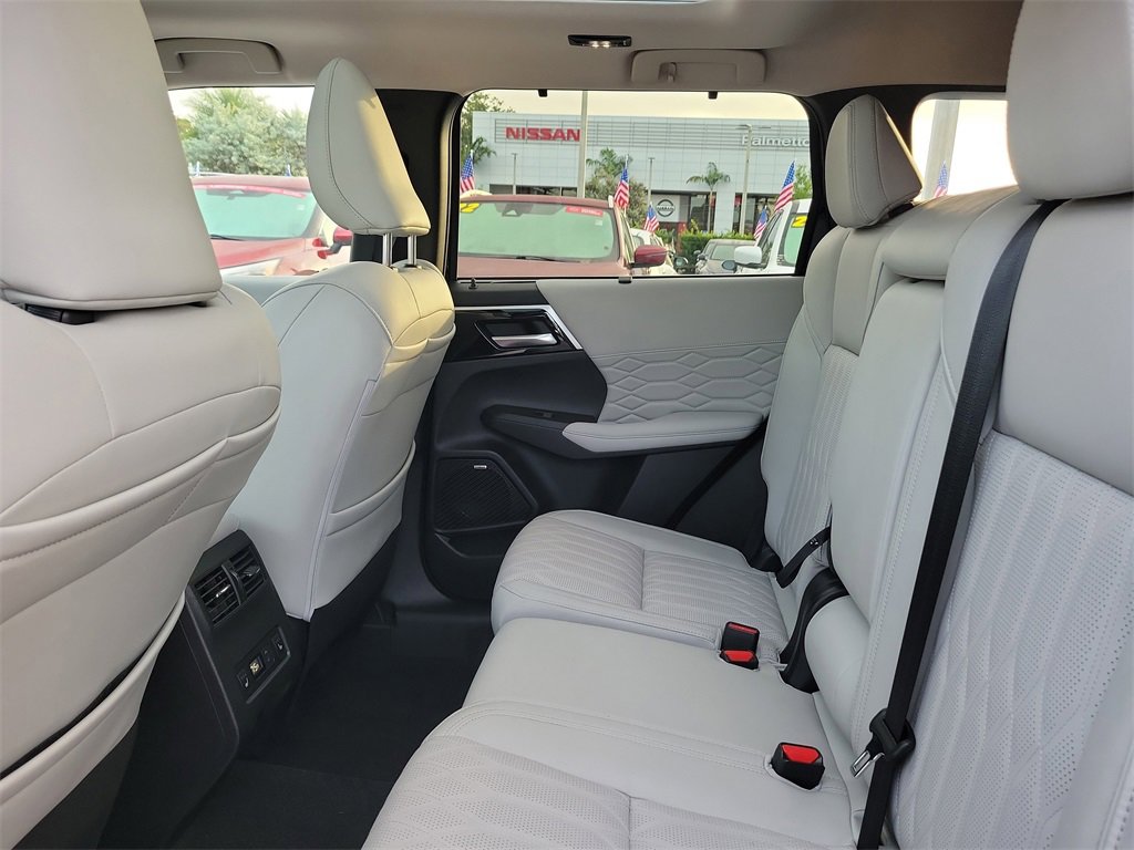 Used 2025 Mitsubishi Outlander SEL image 7