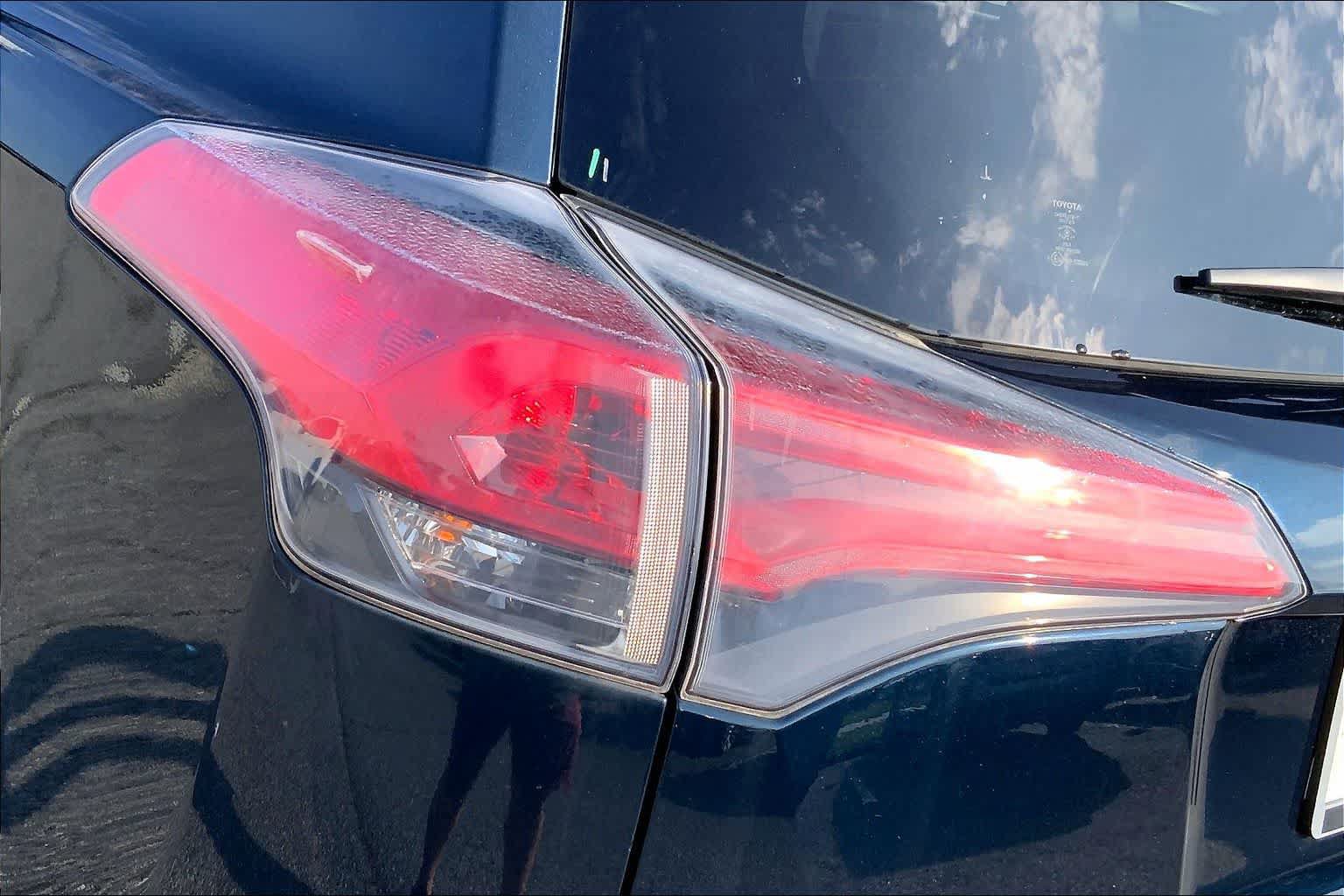 Used 2018 Toyota RAV4 LE AWD/4WD image 41