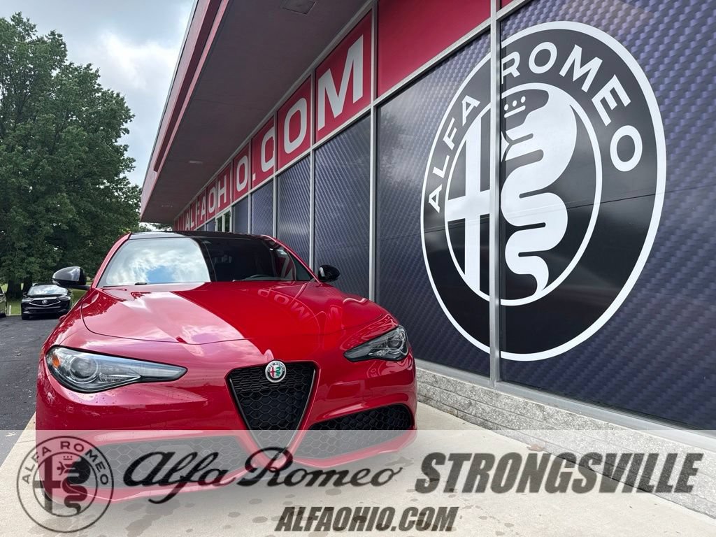 Used 2022 Alfa Romeo Giulia Veloce AWD/4WD image 1