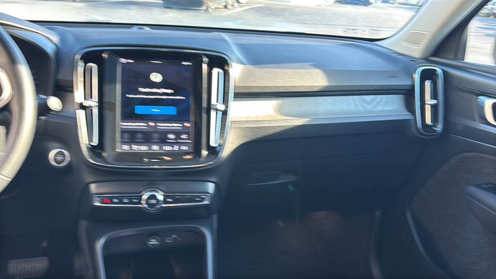 Certified 2026 Volvo XC40 B5 Plus AWD/4WD image 7