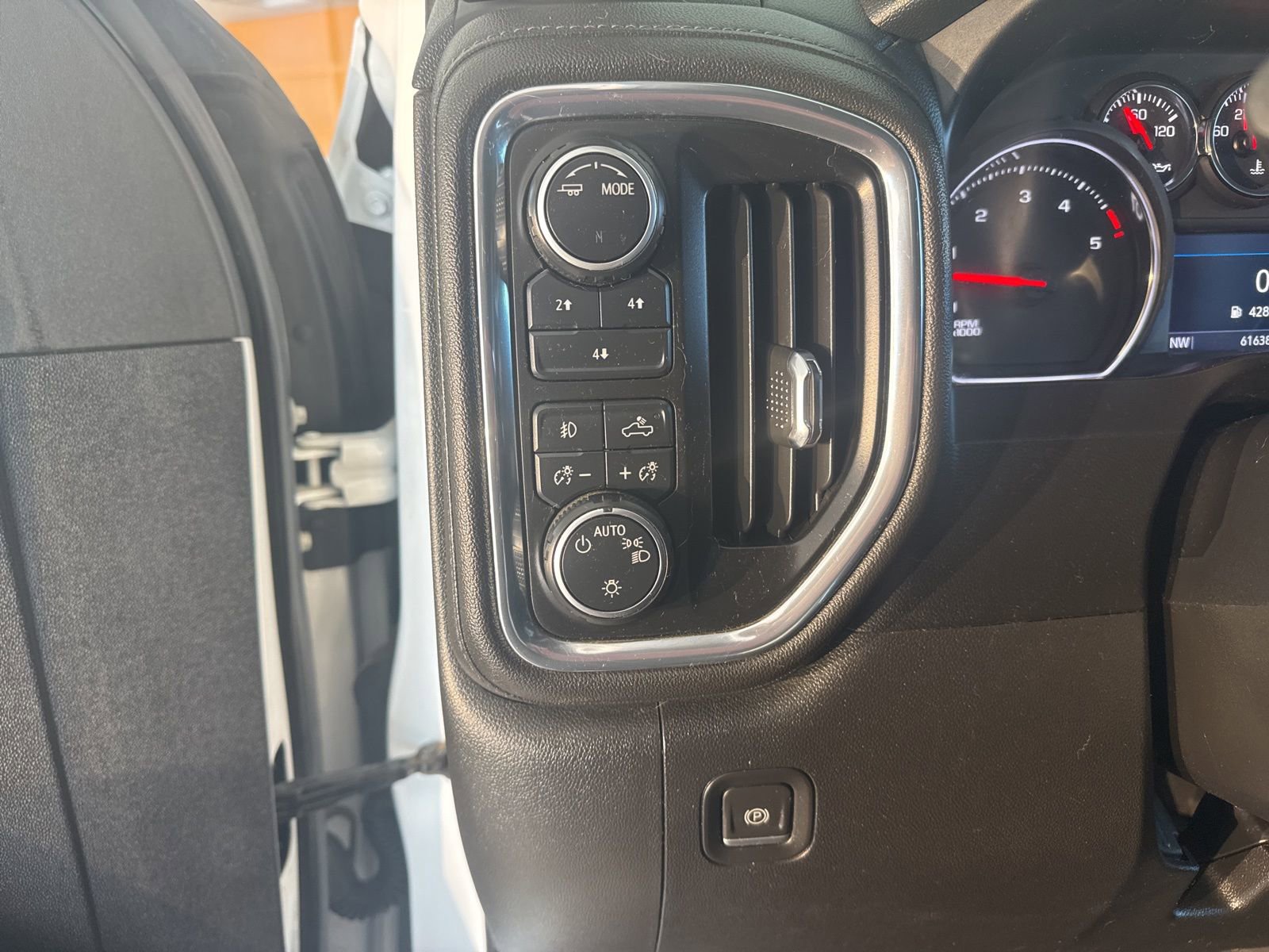 Used 2023 Chevrolet Silverado 2500 LT w/ Convenience Package image 24