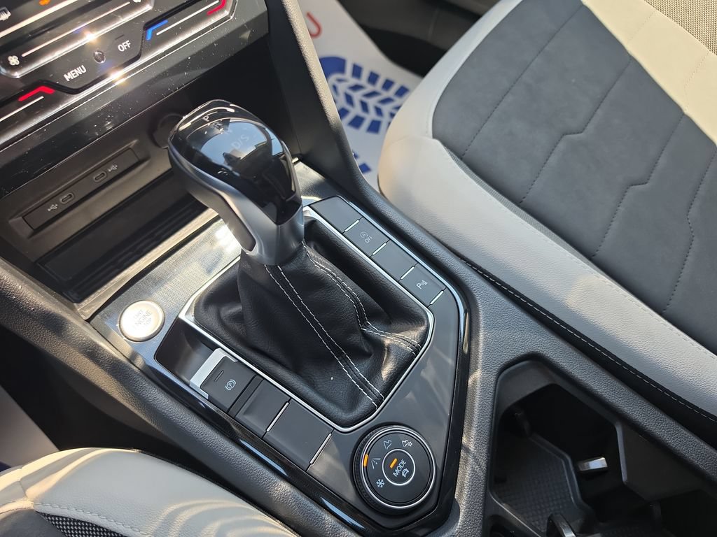 Used 2025 Volkswagen Taos SE AWD/4WD image 21