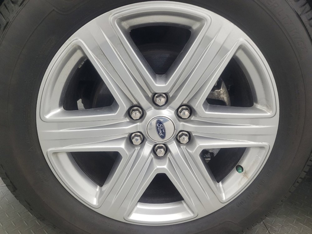 Used 2019 Ford Expedition XLT w/ Equipment Group 202A AWD/4WD image 31