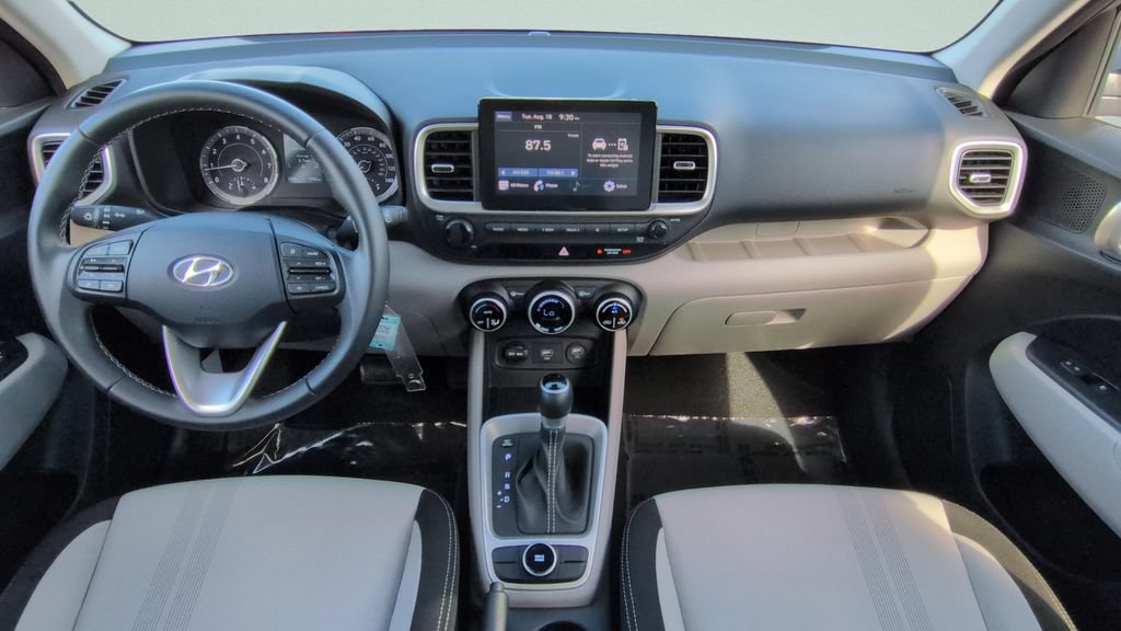 Certified 2021 Hyundai Venue SEL FWD image 10