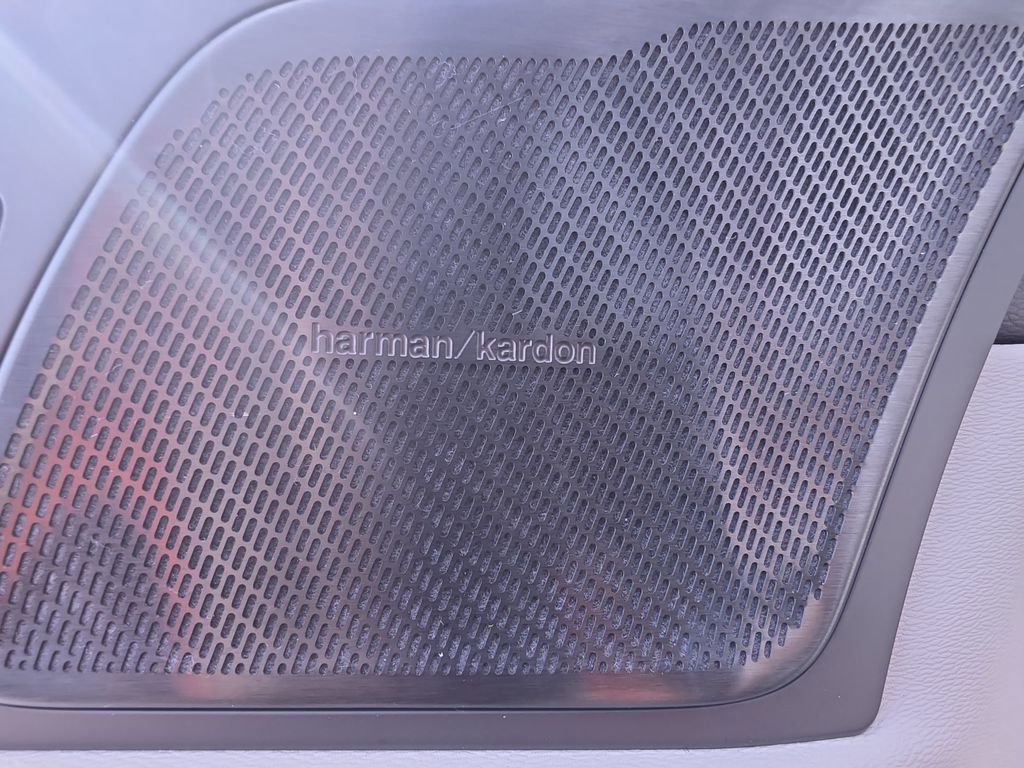 Used 2023 Volvo XC60 B5 Plus image 31