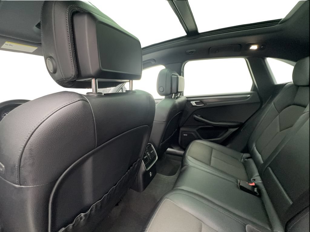 Used 2022 Porsche Macan AWD/4WD image 24