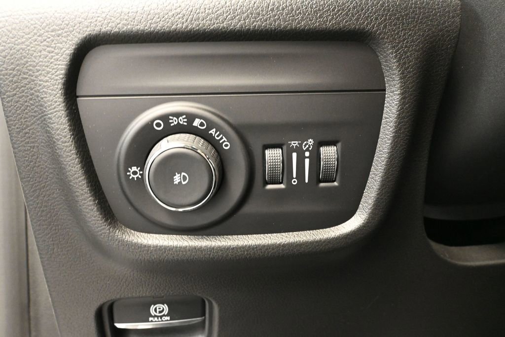 Used 2021 Jeep Grand Cherokee L Overland w/ Advanced Protech Group III image 36