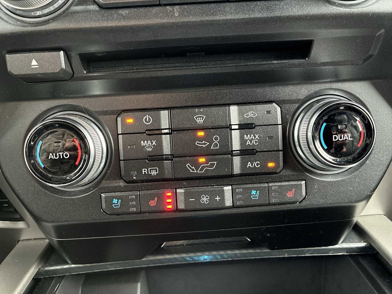 Used 2018 Ford F150 Lariat w/ Equipment Group 502A Luxury AWD/4WD image 16