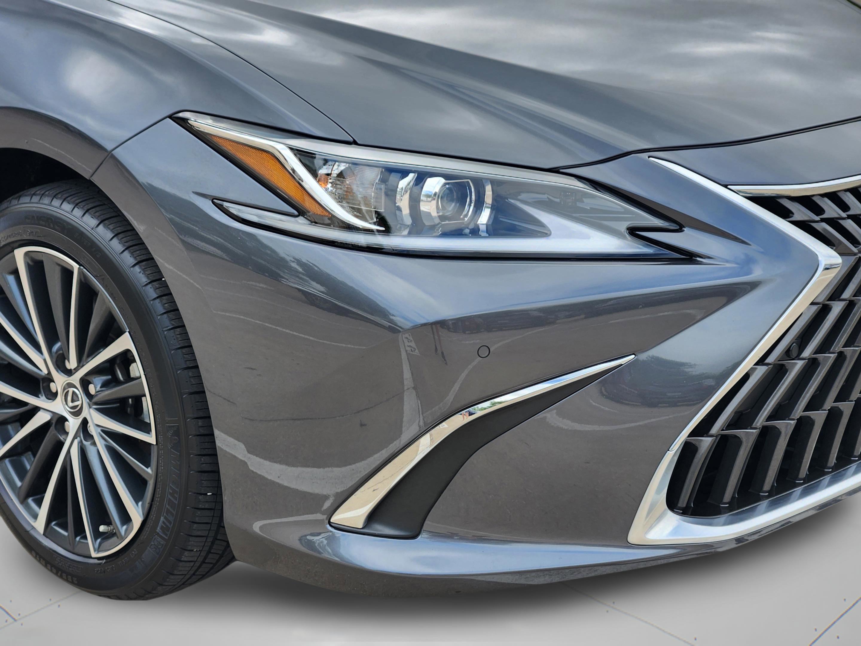 Used 2025 Lexus ES 350 w/ Premium Package image 35